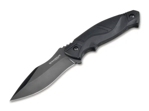 Nóż Magnum Advance Pro Fixed Blade 440C Magnum Advance Pro Fixed Blade oferuje te same mocne cechy konstrukcyjne i materiały, co All Black Pro Folder, chociaż ten jest wytrzymałym nożem o stałym ostrzu z pełnym chwytem. Poręczny rozmiar 11,3 cm ostrza ze stali nierdzewnej 440C sprawia, że nóż jest popularnym wyborem wśród użytkowników. Nylonowa pochwa kompatybilna z uchwytami MOLLE z dodatkową kieszenią na sprzęt i paskiem na nogę spełnia wszystkie wymagania. Ochrona przed przebiciem i zatrzask to dodatkowe zabezpieczenia.