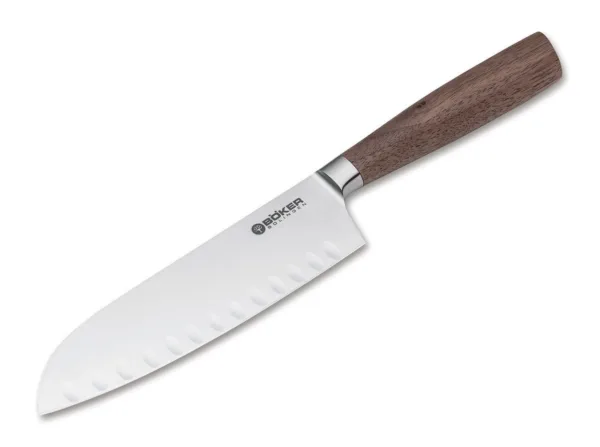 Nóż Santoku Böker Solingen Core Walnut, Kulle Co Trewir, Wiesbaden, Munster i Lueneburg wspólnego? Oprócz centrów historycznych, pomników narodowych i długą tradycję jako główny miast handlowych przede wszystkim: są domem dla doskonałej przewodnikiem dystrybutorów wyrobów stalowych, który wyrobił dzięki szerokiej gamie produktów i wysoki poziom profesjonalnych i konsultingowych usług od wielu lat. posiadają wieloletnie doświadczenie, doskonałe know-how i codziennie wykazano w codziennym sensie biznesowym dla żądań i potrzeb gotowania i kuchni entuzjastycznych klientów, zrobiliśmy naszą korzyść, a wraz z naszym prawie 150 lat doświadczenia jako Solingen manufaktury w rozwoju produktów z Boker Rdzenia płynąć serii. Efektem jest produkt, który jest orzecznikiem „Zalecane przez największych detalistów” zasługuje ze względu na linii dynamicznych, z doskonałą obsługą i wspaniałe możliwości cięcia powyżej. Masywna puste ostrze z doskonale nadaje się do wysokiej jakości nóż stopu chrom-molibden, wanad (X50CrMoV15) jest zoptymalizowane przez złożony kucie Solingen pracy ręcznej, oprócz struktury i następnie ochłodzone do 58 HRC. Przez dłuższą żywotność brzeszczotu i jeszcze drobniejszą cut obrazu zwykle w naszym tradycyjnym wydruku strony jest również polerowane. Kute wzmocnić zawsze zapewnia pewny chwyt i chroni przed ewentualnymi obrażeniami poślizgu. W specjalnej funkcji konstrukcyjnej tyłu ostrza we wszystkich noży w tej serii delikatnie zaokrąglone. Więc nóż jest w każdej pozycji chwytu miły w dotyku i zapobiega nawet silniejszego nacisku na plecy noża na cięcia biegunach nieprzyjemne uczucie ucisku w dłoni. Pięknie drobnoziarnistych i doskonałych proporcjach uchwyty Orzech zakończyć harmonijny ogólny obraz. Nóż, który cieszy się w Europie zyskuje na popularności, jest Santoku. Jest oryginalnie japońskie kształt ostrza noża wszystkich celów. Tłumaczone którego nazwa oznacza „trzy cnoty”, to równie dobrze nadaje się do mięs, ryb i warzyw. Szerokie ostrze Santoku jest szczególnie łatwe w obsłudze. „Szczególnie podoba mi bezwzględnej orientacji funkcji serii noży Boker Core konstrukcja jest bardzo miłe. - Nie przeciążony. - i zgodne z czystego uszczelnienia pomiędzy kute zagłówek i uchwyt wykonany z drewna orzechowego i higieny nasze pomysły” (Jörg Lamskemper, majster z Cutlers Gildia Munster) „lasy domowe takie jak drewno orzecha używanych w tej serii cieszą się dużą popularnością i coraz częściej w wielu akcesoriów kuchennych znowu modne. Popieramy wykorzystanie lokalnych materiałów i produktów, które nadal są wykonane w tradycyjny Solingen rzemiosła. „(Oliver Gayer, Górna Mistrz Cutlers Gildia północna Bawaria)