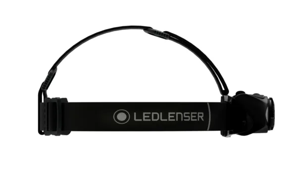 Latarka Ledlenser MH8 black/black Więcej wolności juz nie będziesz mieć. Z Twoją czołówką MH8 śmiało wchodzisz w największą głuszę. Dzięki zdejmowalnej głowce latarki używasz tę czołówkę także jak latarkę ręczną. Zintegrowany akumulator Li-Ion ładujesz w domu poprzez kabel magnetyczny USB, możesz zabrać ze soba także baterie jednorazowe. Dzięki systemowi Energy Saving Modus oraz Constant Light Modus Twoja latarka świeci równomiernie, a siła świecenia dopasowuje się do oświetlanej powierzchni..Ponadto posiadasz możliwość oświetlenia światłem czerwonym, zielonym lub niebieskim. Charakterystyka:- Multikolorowa LED o kolorze czerwonym,zielonym lub niebieskim stosowana szczególnie przez wędkarzy i myśliwych,- Dwa moduły (Constant Light oraz Energy Saving) zapewniają optymalne i oszczędne świecenie,- Dwa typy baterii (Li-Ion oraz AA) – kombinacyjne źródła światla – akumulator i barterie jednorazowe,- Łatwe ładowanie akumulatora Li-Ion poprzez magnetyczny kabel USB, - Innowacyjny Mounting System umożliwia zdejmowanie głowicy co zapewnia użytkownikowi maksymalną swobodę.