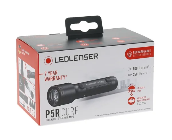 Latarka Ledlenser P5R core P5R Core jest lekka (75 g) i wyjątkowo kompaktowa, dzięki czemu wygodnie mieści się w kieszeni kurtki lub spodni. Pomimo niewielkich rozmiarów, ma duże mozliwości jest wyjątkowo odporna na warunki atmosferyczne. Dzięki Smart Light, funkcje oświetlenia można dostosować do użytkownika łatwiej niż kiedykolwiek wcześniej. Dzięki technologii Flex Sealing latarka z łatwością wytrzymuje trwałe zanurzenie w wodzie.Charakterystyka:- zaawansowany system fokusowania zapewniający wydajne, precyzyjne oświetlenie rozproszone i punktowe,- Technologia Smart Light dla niestandardowych funkcji oświetlenia (Boost, 3 stopnie janości, pozycyjne, migające, S.O.S., stroboskop),- wysoka ochrona przed pyłem i wodą (IP68) dzięki technologii Flex Sealing,- stałe światło zapewniające stały strumień świetlny przez długi czas,- wygodne ładowanie akumulatora dzięki systemowi ładowania magnetycznego.W zestawie:- akumulator,- smycz na rękę,- przewód ładowania magnetycznego.