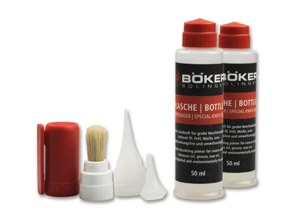 Böker Special Knife Cleaner Der Böker Spezial-Messerreiniger reinigt und entfettet selbst stark verschmutzte Bauteile unterschiedlichster Materialien. Er verfügt über eine hervorragende Lösekraft zur Entfernung starker Verschmutzungen, wie zum Beispiel Spezialfette, Gummiabrieb, Öle, Kleberreste und Pasten. Der schaumarme Reiniger trägt das NSF-Siegel, ist frei von VOC, Phosphat und Lösemittel und eignet sich auch für die Verwendung in der Lebensmittelindustrie. Er wird in Deutschland produziert und ist sowohl für den maschinellen als auch den manuellen Einsatz geeignet. Der wässerige Reiniger ist bereits anwendungsfertig und sollte nicht verdünnt werden. Aufgrund der extrem starken Reinigungswirkung empfehlen wir, vor der Anwendung einen Beständigkeitstest durchzuführen. Lieferung mit Zubehör. Inhalt 100 ml.