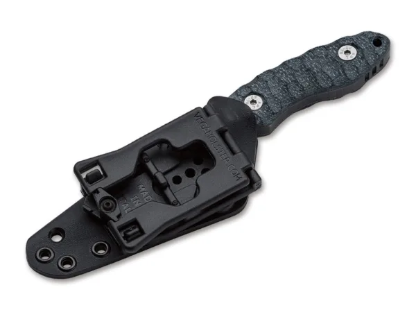 Nóż Wander Tactical Barracuda Das Wander Tactical Barracuda ist ein kompaktes Backup-Messer für die unterschiedlichsten Einsätze. Die Klinge im markanten Harpunen-Stil ist mit ihren 6 Millimeter Stärke für alle Einsatzlagen gewappnet. Der strukturierte und angenehm handfüllende Micartagriff sorgt für eine ausgezeichnete und sichere Handlage, die durch die tiefe Zeigefingermulde noch unterstützt wird. Das Iron-Wash-Finish der D2 Klinge bringt die belassene Schmiedehaut im oberen Teil der Klinge ausgezeichnet zur Geltung. Mit Fangriemenöse. Lieferung mit Kydexscheide mit Gürteladapter.