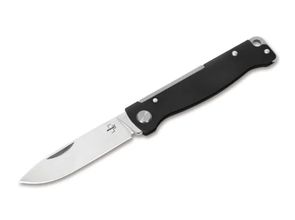 Nóż Böker Plus Atlas Black Boker Plus Atlas bez zbędnych dodatków to niezawodny nóż ze złączem slipjoint z rękojeścią wykonaną z czernionej stali nierdzewnej. Minimalistyczna konstrukcja jest niezwykle wytrzymała i sprawia, że ten poręczny nóż jest idealnym towarzyszem w każdej sytuacji. Satynowe ostrze typu droppoint wykonane z 12C27 jest otwierane przez nacięcie i bez problemu radzi sobie ze wszystkimi codziennymi zadaniami cięcia. Z otworem na smycz i klipsem (tip-up / r).