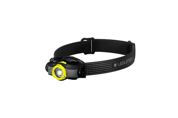 Latarka Ledlenser MH5 black/yellow Czołówka dla biegających w lesie i w górach przygotowana do każdych warunków outdorowych.. Czołowka MH5, dzięki posiadanemu systemowi Mounting System może być wykorzystana jako wiefunkcyjna. Za szybkie rozogniskowywanie odpowiedzialny jest Advanced Focus System. Szybkie i łatwe ładowanie akumulatora dzięki Magnetic Charge System. Zostosowanie alternatywne to baterie AA. Dodatkowo czerwone światło do widzenia w nocy.Charakterystyka:- Innowacyjny system montażowy umożliwia łatwe zdejmowanie i ponowne zakładanie głowicy latarki, co gwarantuje maksymalną swobodę użytkowania,- Dual Power Source: W zestawie akumulator Li-ion i ładowarka. Możliwe też korzystanie z baterii AA,- Magnetic Charge System do łatwego ładowania,- Dodatkowe swiatło czerwone LED do widzenia w nocy,- Możliwie zdjęcie i umieszczenie głowicy dzięki dodatkowemu klipsowi. Popularne czołówki MH5 zyskały nie tylko dodatkowe warianty kolorystyczne, ale także nowy, magnetyczny system ładowania. Oznacza to możliwość doładowania latarki bez wyciągania akumulatora. 