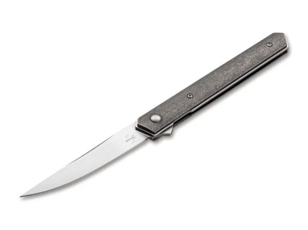 Nóż Böker Plus Kwaiken Air Titanium Boker Plus Kwaiken Air Titan od Lucasa Burnleya rozszerza dynastię odnoszącej sukcesy rodziny Kwaiken o elegancką lekką wersję. Dzięki prostemu i praktycznemu kształtowi ten nowoczesny scyzoryk stał się prawdziwą ikoną. Czyste linie i smukła konstrukcja tego modelu zostały dodatkowo zoptymalizowane, aby osiągnąć bezkompromisową redukcję wagi, chociaż nóż nadal trzyma całe ostrze, gdy jest zamknięty. Flipper zapewnia intuicyjną obsługę i dodatkowe bezpieczeństwo, a linerlock bezpiecznie blokuje ostrze łożyska kulkowego VG-10 z satynowym wykończeniem Hairline. Lekkość Gentleman Folder podkreślają wysokiej jakości tytanowe łuski rękojeści, które nadają nożowi niezwykle nowoczesny wygląd. Z otworem na smycz, odczepianym, głębokim klipsem do przenoszenia (w górę/w górę) i wysokiej jakości nylonowym etui do przechowywania.