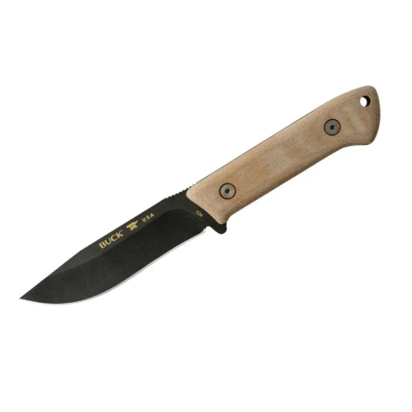 Nóż Buck 104 Compadre Camp Knife 12245 Unikalny nóż outdoorowy z serii COMPADRE. Nowoczesny design i niezwykła ergonomia czynią z BUCKA 104 świetne, multizadaniowe narzędzie outdoorowe.Dzięki swej budowie sprawdzi się w ciężkich warunkach. Można go wykorzystać do krojenia, cięcia, przebijania. Jest niezwykle odporny i wytrzymały, dzięki czemu posłuży użytkownikowi wiele lat. Ostrze typu full tang wykonane jest z bardzo wytrzymałej stali 5160 z węglowym wykończeniem dodającym stylu, jednocześnie chroniącym przed rdzą i korozją. Nóż  posiada drewnianą rękojeść wykonaną z micarty oraz elegancki czarny skórzany futerał do noszenia. Dożywotnia gwarancja. Do ekstremalnych zastosowań Dożywotnia gwarancja Wyprodukowany w USA