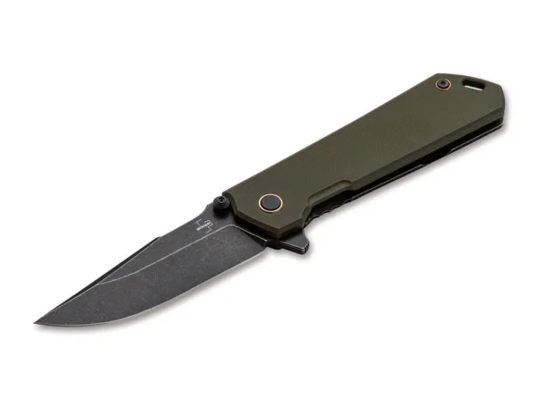 Nóż Böker Plus Kihon Assisted OD Green Projektując Boker Plus Kihon Assisted OD Green, amerykański producent noży custom Lucas Burnley ucieleśnia ideę japońskiego Kihon. Termin ten pierwotnie obejmuje podstawy i podstawowe techniki japońskich sztuk walki, które Burnley wdraża w solidne noże codziennego użytku. Cechy i prosta konstrukcja świadczą o wysokiej przydatności praktycznej i dają nożowi idealną podstawę do codziennych prac związanych z krojeniem. Ostrze Harpoon z łożyskiem kulkowym wykonane z D2 ma ciemne wykończenie stonewash i otwiera się dzięki sprężynowemu wsparciu za pomocą płetwy lub kołka na kciuk. Rama ze stali nierdzewnej, również z wykończeniem w kolorze ciemnego stonewash, niezawodnie zabezpiecza ostrze i jest wyposażona w blokadę Hinderer Lock-Stop. Antypoślizgowy uchwyt pokryty jest z przodu teksturowanym G10 i jest wygodny w trzymaniu. Anodowane w kolorze złotym pierścienie wokół śruby osi ostrza i śruby rękojeści tworzą dekoracyjne akcenty. Z otworem na smycz, klipsem (do góry/p) i wysokiej jakości nylonowym etui do przechowywania.