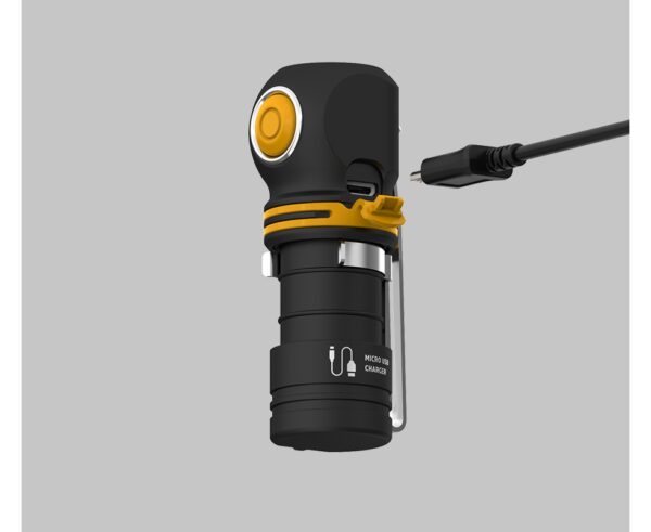 Latarka Armytek Elf C1 Micro-USB Warm 4w1 KOMPAKTOWA LATARKA MICRO USB Z TRYBEM LAMPYElf C1 to kompaktowa i lekka multi-latarka z podstawowym zestawem trybów i ładowaniem Micro USB.Optymalna waga, imponująca jasność i łatwa obsługa. Latarka pozwoli biegaczom, alpinistom, grotołazom, rybakom uczynić aktywny wypoczynek jeszcze bardziej komfortowym.Imponujące 1000 lumenów w obudowie ważącej zaledwie 56 gramów. Elf C1 to świetne główne lub dodatkowe źródło światła do każdej codziennej aktywności. Latarkę można zabrać ze sobą na wieczorny spacer, polowanie, wędkowanie lub pieszą wędrówkę. Nie zajmuje dużo miejsca, łatwo mieści się w torbie i nie wymaga ładowania w ciągu 2 miesięcy przy minimalnej jasności. Latarka może pracować również w trybie lampy — ze źródła zasilania z wyjściem USB i bez baterii w środku. Złącze Micro USB eliminuje potrzebę noszenia ze sobą ładowarki: każdy kabel Micro USB nadaje się do ładowania. Silny wbudowany magnes, odpinany klips i zaczep zapewniają wiele opcji mocowania, a dodatkowy otwór w tylnej obudowie sprawia, że Elf C1 to pełnowartościowa wielofunkcyjna latarka 5 w 1.Obudowa latarki jest kompatybilna z uchwytem rowerowym ABM-01 i uniwersalnym mocowaniem na kasku AHM-02.ELF C1 — MULTI-LATARKA 5 W 1LATARKA CZOŁOWAŁatwa obsługa jedną ręką, niezawodny uchwyt na czołoJednoczęściowa obudowa bez długich przewodów, awaryjnych gumowych złączek czy zbędnych elementówLatarkę można łatwo zainstalować, wyjąć i obrócić w uchwycie o 180°LATARKA DO CODZIENNEGO UŻYTKUKompaktowaWygodny przycisk bocznySpecjalne anodowanie na mat bez mocnego grawerowaniaSilny wbudowany magnes i niezawodny zdejmowany stalowy klipsLATARKA ROWEROWATrwała i lekka obudowa z aluminium lotniczegoZwiększona odporność na wstrząsy, nowe sprężyny dla lepszej ochrony akumulatora i sterownikaStałe światło bez migotaniaOpcjonalny szybko zdejmowany uchwytLATARKA DO KLUCZYKompaktowy rozmiar i niewielka waga dla jeszcze wygodniejszego noszenia w kieszeniOtwór w tylnej obudowie na kółko na klucze lub pasek na rękęTRYB LAMPYDziała bezpośrednio z Powerbanku lub dowolnego adaptera USB bez użycia baterii.TEN SAM ELF C1 STAŁ SIĘ JESZCZE LEPSZYNowy układ optyczny i obiektyw TIR: przepuszcza więcej lumenów przy wygodnym szerokim oświetleniu.Maksymalna wydajność diody: osiągnęliśmy 930 lumenów zamiast 840 lumenów w Elf C1 v1.Nowa konstrukcja głowicy: lepsze odprowadzanie ciepła i jaśniejsze światło z większą liczbą lumenów.Powiększony przycisk boczny: naciskanie jest delikatniejsze i wygodniejsze.Unowocześniona elektronika i oprogramowanie układowe: wydłużony czas pracy i zwiększona jasność.Ulepszone sprężyny: zastosowanie nowych sprężyn w celu lepszej ochrony akumulatora i sterownika oraz zwiększenia wydajności operacyjnej.Bardziej wytrzymała wtyczka Micro USB: nowy design dla łatwej obsługi i bez ryzyka zerwania.Zoptymalizowana konstrukcja tylnej obudowy: zmniejszona długość latarki, magnes jest teraz bezpiecznie zamocowany, dodatkowy otwór na breloczek lub pasek na rękę.Stylowa obudowa: matowe anodowanie, elegancki design, branding w nowym stylu korporacyjnym.Ulepszony komplet akcesoriów: kabel Micro USB w zestawie.ZALETY LATAREK Z SERII ELF- Wielokolorowe wskazanie temperatury, poziomu naładowania, procesu ładowania i stanu z możliwością wyłączenia tego ostatniego.- Wygodna szeroka wiązka z całkowicie przeprojektowanego układu optycznego, obiektyw TIR chroniony przed zarysowaniami przez hartowane szkło antyrefleksyjne.- Innowacyjna technologia pozwala na użycie dowolnego akumulatora 18350 Li-Ion nawet bez dodatkowych płyt ochronnych.- Aktywna ochrona przed przegrzaniem powyżej +58 °С w czasie rzeczywistym.- Pełna ochrona przed wodą, brudem i kurzem zgodnie ze standardem IP68 — latarka działa dalej nawet na głębokości 10 metrów. Wytrzymuje upadki z wysokości do 10 metrów.- Niezawodne i wodoodporne złącze Micro USB nawet bez gumowej wtyczki.- Pełna gwarancja 10 lat.Akumulator 18350 Li-Ion (900 mAh) w zestawie.