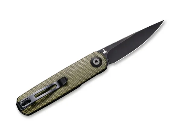 Nóż CIVIVI Lumi Micarta Green Funkcjonalny i prosty - tak podsumowuje prosty folder autorstwa Justina Lundquista. Łożyskowane kulkowe ostrze Spearpoint wykonane z 14C28N z czarną powłoką otwiera się przednim flipperem. Wytrzymały linerlock blokuje ostrze na miejscu nawet podczas trudnych zadań. Zielona rękojeść Micarta jest antypoślizgowa i jest dostarczana z wymiennym klipsem (do góry/l+r) jako dodatkowa opcja mocowania