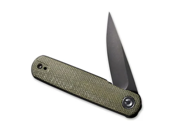 Nóż CIVIVI Lumi Micarta Green Funkcjonalny i prosty - tak podsumowuje prosty folder autorstwa Justina Lundquista. Łożyskowane kulkowe ostrze Spearpoint wykonane z 14C28N z czarną powłoką otwiera się przednim flipperem. Wytrzymały linerlock blokuje ostrze na miejscu nawet podczas trudnych zadań. Zielona rękojeść Micarta jest antypoślizgowa i jest dostarczana z wymiennym klipsem (do góry/l+r) jako dodatkowa opcja mocowania