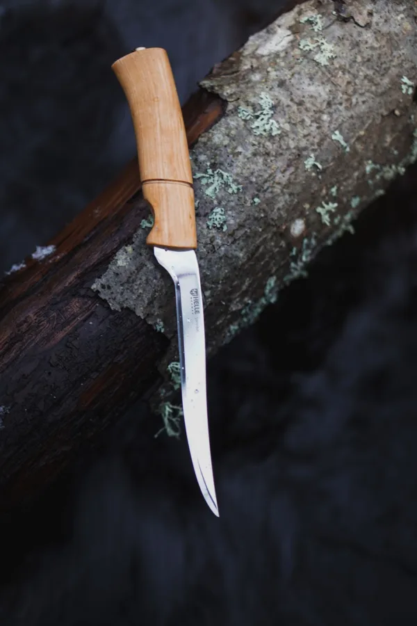 Nóż Helle Steinbit Klinga ze stali nierdzewnej Sandvik 12C27, rękojeść z mazerowanej brzozy. Skórzana pochwa. Design by Espen Thorup, 1990 r.