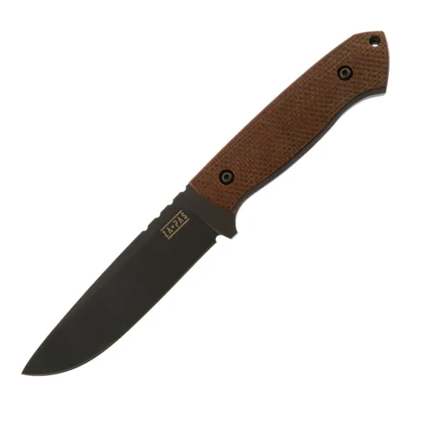 Nóż ZA-PAS Ultra Outdoor Cerakote Micarta Za-Pas Ultra Outdoor - jak sama nazwa wskazuje, to outdoorowy nóż o konstrukcji full tang, który dzięki uniwersalnemu szerokiemu ostrzu drop point z płaskim szlifem, wykonanym ze stali NMV z powłoką cerakote o wysokiej odporności na korozję, idealnie nadaje się do cięcia wymagającego dużej ostrości i płaskiego profilu ostrza. Dzięki wcięciom na grzbiecie głowni i choilem kontrolnym wbudowanym w ergonomiczną konstrukcję rękojeści z otworem na smycz, użytkownik zachowuje pewną kontrolę nad nożem. Rękojeść wykonana z brązowej micarty jest wyjątkowo odporna na warunki atmosferyczne i zapewnia przyjemny i pewny chwyt. Kydexowa pochwa z nylonową szlufką na pasek bezpiecznie chroni nóż podczas przenoszenia. Wyprodukowano w Polsce.