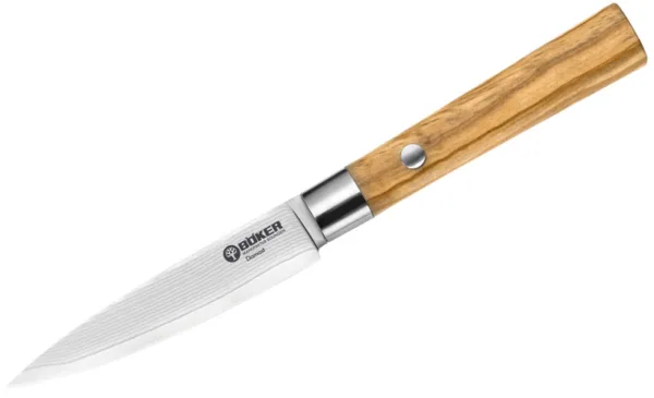 Nóż do obierania Böker Damast Olive Klinga o długości 10 cm wykonana ze stali damasceńskiej (37 warstwowej stali). Rękojeści z drewna oliwnego z matowym zakończeniem ze stali szlachetnej. Dostarczany w atrakcyjnej szkatułce upominkowej.