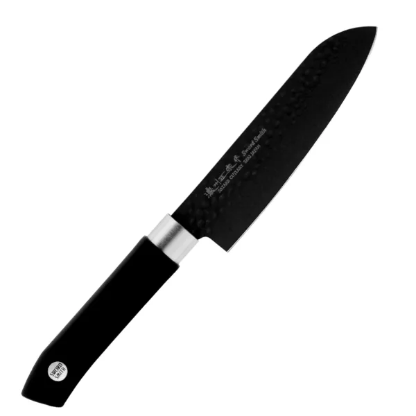 Satake Swordsmith Black Nóż Santoku 15cm Satake Swordsmith Black Nóż Santoku 15cm
Wszechstronny japoński nóż kuchenny, przeznaczony do krojenia warzyw, owoców, mięsa i ryb. Szeroka klinga ułatwia przenoszenie pokrojonych produktów do salaterki lub na patelnię i przydaje się też do rozgniatania czosnku. Wysoko umieszczona rękojeść zapobiega uderzaniu kłykciami o deskę. Dzięki sporym gabarytom nóż doskonale się nadaje do krojenia dużych owoców i warzyw, takich jak arbuz, cukinia czy kapusta.
Dane techniczne:
Ostrze - stal molibdenowo-wanadowa pokryta czarną powłoką tytanowąRękojeść - polipropylen pierścień ze stali nierdzewnejTwardość - 56-58 HRCDługość całkowita - 27,4 cmDługość ostrza - 15 cmSzerokość klingi - 3,6 cmGrubość klingi - 2,0 mmSposób ostrzenia - szlif dwustronny symetrycznyWaga - ok. 109 g