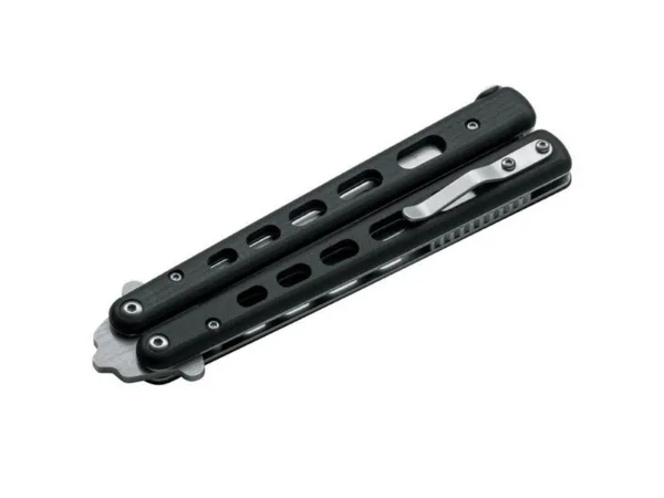 Nóż Böker Plus Balisong G10, duży Motylki (balisongi) wraz z nożami OTF są (niesłusznie) uważane za noże o "bandyckim" charakterze. W rzeczywistości są to jedne z najbardziej bezpiecznych noży składanych na rynku. Wysokiej jakości motylek po rozłożeniu staje się praktycznie monolitem gwarantując pełne bezpieczeństwo pracy. W rękach doświadczonego użytkownika staje się on również nie tylko mocnym i niezwodnym narzędziem, ale również wspaniałą zabawką, którą można wykonywać skomplikowane ewolucje (Uwaga! Początkującym polecamy zaklejenie krawędzi tnącej taśmą dla bezpieczeństwa palców).  Motylek Boker Plus to klasyczna dwuramienna konstrukcja z rękojeścią wykonaną ze stali nierdzewnej obleczoną w tworzywo G10. Klinga jest umocowana na regulowanych śrubami osiach, a całość spina wygodna w obsłudze blokada (tzw. latch). Klinga o smukłym kształcie posiada wysoki szlif i jest wykonana ze stali 440C. Na jednym z ramion umieszczono klips, który poszerza spektrum zastosowań noża.