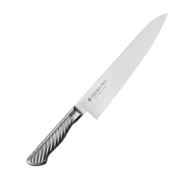 Tojiro Pro Western VG-10 Nóż szefa kuchni 21cm Nóż kuchenny Tojiro Pro Szefa kuchni 21 cm
Najbardziej wszechstronny nóż kuchenny, przeznaczony do cięcia, krojenia, szatkowania i plastrowania rozmaitych produktów. Nóż szefa kuchni jest wystarczająco długi, aby można było nim kroić naprawdę duże płaszczyzny, i odpowiednio wyprofilowany, aby zagwarantować użytkownikowi komfort i swobodę ruchów.
Dane techniczne:
Ostrze - laminat 3 warstwowy - rdzeń z VG-10 Rękojeść - stal nierdzewna ,,wzór tornado" zapobiega zsuwaniu się mokrej lub tłustej dłoniTwardość - 60 HRC +/- 1Długość całkowita - 34,0 cmDługość ostrza - 21,0 cmSzerokość klingi - 4,4 cmGrubość klingi - 1,9 mmSposób ostrzenia - szlif dwustronny symetrycznyWaga - ok. 150 g