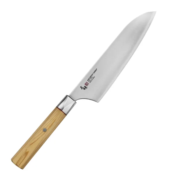 Mcusta Zanmai Beyond Aogami Super Nóż Santoku 18cm Mcusta Zanmai Beyond Aogami Super Nóż Santoku 18cm
Wielofunkcyjny japoński nóż kuchenny, przeznaczony do krojenia warzyw, mięsa i ryb. Posiada obniżony czubek, który znacznie ułatwia szatkowanie, oraz szerokie ostrze, na które można zgarnąć pokrojone produkty, żeby je przenieść np. do sałatki. Doskonale się sprawdza w każdych warunkach pracy, ponieważ dzięki wysoko położonej rękojeści palce nie dotykają deski ani jedzenia.
Dane techniczne:
Ostrze -  laminat 3 warstwowy - rdzeń ze stali węglowej Aogami SuperRękojeść - skręcona ośmiokątna drewno hinokiTwardość - 63-65 HRC +/- 1Długość całkowita - 33,3 cmDługość ostrza -  18,0 cmSzerokość klingi - 4,4 cmGrubość klingi - 1,6 mmSposób ostrzenia - szlif dwustronny symetrycznyWaga - ok. 146 g