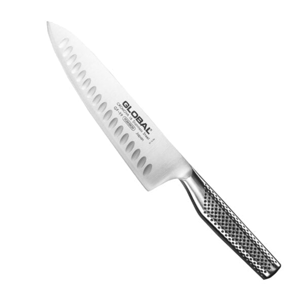 Europejski nóż szefa kuchni żłobiony 20,5cm | Global GF-99 Europejski nóż szefa kuchni żłobiony 20,5cm | Global GF-99
Wszechstronny nóż kuchenny, który doskonale się sprawdza podczas poważnych kuchennych zadań, również tych, które wymagają dłuższej krawędzi tnącej. Mocne, szerokie ostrze precyzyjnie dzieli i kroi różnego rodzaju produkty – zarówno mięso, jak i warzywa czy owoce. Ten stosunkowo masywny nóż polecany jest szczególnie kucharzom zawodowym. Dzięki żłobionemu ostrzu produkty łatwiej odchodzą od noża.
Dane techniczne:
Ostrze – Stal nierdzewna CROMOVA 18Rękojeść - stalowa wypełniona piaskiemTwardość – 56-58 HRCDługość całkowita – 33,7 cmDługość ostrza – 20,5 cmSzerokość klingi – 4,8 cmGrubość klingi – 4,1 mmSposób ostrzenia - szlif dwustronny symetrycznyWaga – ok. 257 g