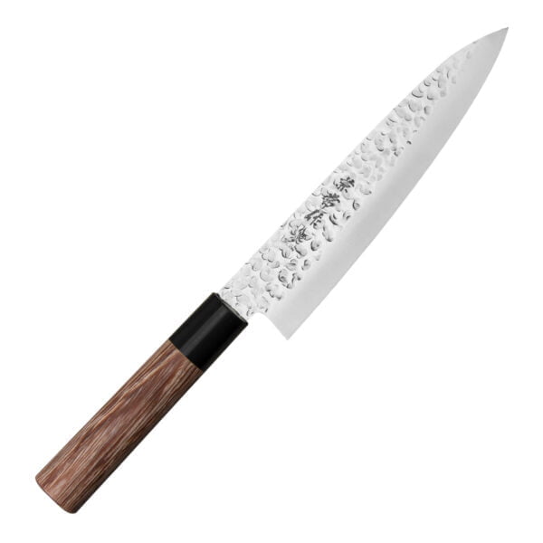 Kanetsune 950 DSR-1K6 Nóż Szefa kuchni 18 cm Kanetsune 5500 VG-2 Nóż szefa kuchni 18cm
Średniej wielkości, wszechstronny nóż, przeznaczony głównie do krojenia mięsa, lecz równie przydatny jako narzędzie uniwersalne, którym swobodnie posiekamy zioła lub pokroimy warzywa w kostkę czy w plastry. Szerokie, cienkie ostrze błyskawicznie i schludnie przetnie grubsze produkty, nie uszkadzając przy tym delikatnych składników.
Dane techniczne:
Ostrze - stal nierdzewna DSR-1K6Rękojeść - drewno pakkaTwardość - 58 HRC +/- 1Długość całkowita - 31,0 cmDługość ostrza - 18,0 cmSzerokość klingi - 4,3 cmGrubość klingi - 1,3 mmSposób ostrzenia - szlif dwustronny symetrycznyWaga - ok. 116 g