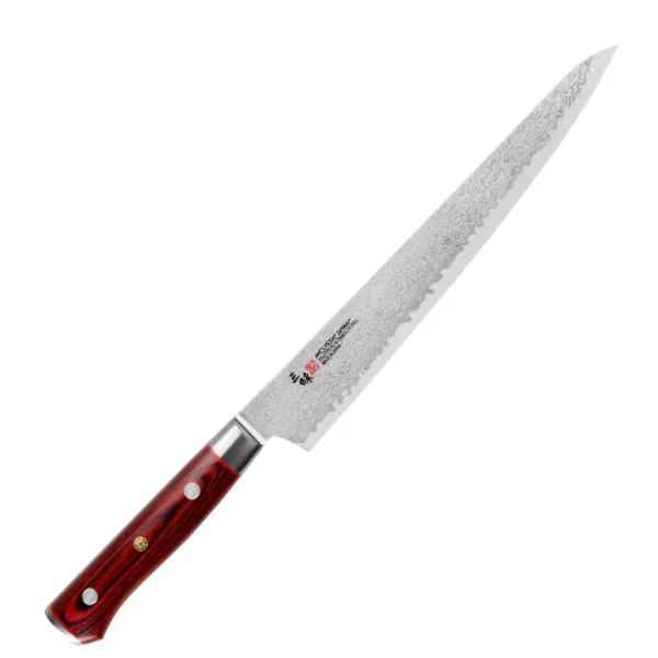 Mcusta Zanmai VG-10 Pro Flame Nóż Sujihiki 24cm Mcusta Zanmai Pro Flame Nóż Sujihiki 24cm
Nóż kuchenny przeznaczony do porcjowania i plastrowania mięs, np. drobiu, pieczeni, szynki – po ugotowaniu lub upieczeniu produktu. Specjalistyczne, wydłużone ostrze, które jest znacznie węższe i cieńsze niż w zwykłych nożach, pozwala ciąć przez całą płaszczyznę dokładnie i płynnie, podczas gdy grubszy nóż często się klinuje i szarpie mięso.
Dane techniczne:
Ostrze - 33 warstwowa stal Rdzeń VG-10Rękojeść - czerwone laminowane pakka woodTwardość - 61 HRC +/- 1Długość całkowita - 37,9 cmDługość ostrza - 24,0 cmSzerokość klingi - 3,7 cmGrubość klingi - 1,8 mmSposób ostrzenia - szlif dwustronny symetrycznyWaga - ok. 155 g