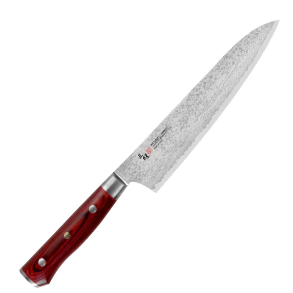 Mcusta Zanmai VG-10 Pro Flame Nóż Szefa 24cm Mcusta Zanmai Pro Flame Nóż Szefa 24cm
Najbardziej wszechstronny nóż kuchenny, przeznaczony do cięcia, krojenia, szatkowania i plastrowania rozmaitych produktów. Nóż szefa kuchni jest wystarczająco długi, aby można było nim kroić naprawdę duże płaszczyzny, i odpowiednio wyprofilowany, aby zagwarantować użytkownikowi komfort i swobodę ruchów.
Dane techniczne:
Ostrze - rdzeń VG-5 okuty stalą nierdzewną SUS410Rękojeść - czerwone laminowane pakka woodTwardość - 61 HRC +/- 1Długość całkowita - 39,0 cmDługość ostrza - 24,0 cmSzerokość klingi - 5,1 cmGrubość klingi - 2,1 mmSposób ostrzenia - szlif dwustronny symetrycznyWaga - ok. 230 g