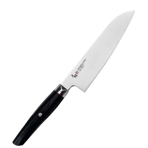 Mcusta Zanmai Revolution SPG2 Nóż Santoku 18cm Mcusta Zanmai Revolution SPG2 Nóż Nóż Santoku 18cm
Tradycyjny ręcznie wykonany nóż Mcusta Zanmai to doskonałe narzędzie do pracy z warzywami o owocami, jak również sprawdzi się w pracy z mięsem i rybą. Szeroka klinga jest idealna do przenoszenia pokrojonych produktów, jak również np. do rozgniatania czosnku. 
Dane techniczne:
Ostrze - szybkotnąca stal proszkowa SPG2Rękojeść - pakka woodTwardość - 61 HRC +/- 1Długość całkowita - 33,0 cmDługość ostrza - 18,0 cmSzerokość klingi - 4,5 cmGrubość klingi - 2,0 mmSposób ostrzenia - szlif dwustronny symetrycznyWaga - ok. 164 g