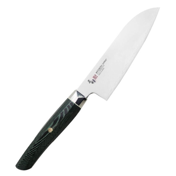 Mcusta Zanmai Green Revolution SPG2 Nóż Ko-Santoku 15cm Mcusta Zanmai Green Revolution SPG2 Nóż Ko-Santoku 15cm
Tradycyjny ręcznie wykonany nóż Mcusta Zanmai to doskonałe narzędzie do pracy z warzywami o owocami, jak również sprawdzi się w pracy z mięsem i rybą. Szeroka klinga jest idealna do przenoszenia pokrojonych produktów, jak również np. do rozgniatania czosnku. 
Dane techniczne:
Ostrze - szybkotnąca stal proszkowa SPG2Rękojeść - micartaTwardość - 61 HRC +/- 1Długość całkowita - 30,0 cmDługość ostrza - 15,0 cmSzerokość klingi - 4,3 cmGrubość klingi - 2,0 mmSposób ostrzenia - szlif dwustronny symetrycznyWaga - ok. 150 g