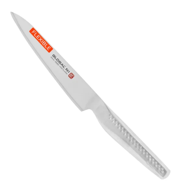Global NI Elastyczny nóż do filetowania 18 cm Global NI Elastyczny Nóż kuchenny do filetowania 18 cm GNM-012
Specjalistyczny nóż kuchenny przeznaczony do filetowania i krojenia ryb oraz innych rodzajów mięsa, opracowany na potrzeby użytkowników w Szwecji. Długie, cienkie, elastyczne ostrze pozwala precyzyjnie przeciąć produkty, także te o pokaźnych rozmiarach. Szwedzki nóż jest wyjątkowo lekki, dzięki czemu proces filetowania wymaga mniej wysiłku i staje się o wiele prostszy.
Dane techniczne:
Ostrze - Stal nierdzewna CROMOVA 18Rękojeść - stalowa wypełniona piaskiemTwardość - 56-58 HRCDługość całkowita - 31,0 cmDługość ostrza - 18 cmSzerokość klingi - 2,6 cmGrubość klingi - 1,3 mmSposób ostrzenia - szlif dwustronny symetrycznyWaga - ok. 118 g
Noże kuchenne Global słyną z łączenia fenomenalnej skuteczności z eleganckim designem. Są lekkie i doskonale wyważone, a ich cienkie, twarde, wytrzymałe klingi zachowują idealną ostrość przez długi czas. Dzięki jednolitej konstrukcji noże są higieniczne, lepiej leżą w dłoni i łatwiej je wyczyścić czy naostrzyć. Indywidualnie wyważana rękojeść została tak skonstruowana, by redukować zmęczenie i nie wyślizgiwać się z rąk. Noże Global, zaprojektowane w 1985 r. przez Komina Yamadę, zdobyły wiele międzynarodowych nagród i cieszą się niesłabnącym uznaniem największych mistrzów kuchni – zarówno profesjonalistów, jak i kuchmistrzów domowych. W serii Global NI zastosowano zmieniony kształt i rozmiar rękojeści, zapewnia to lepszy uchwyt i większą precyzję krojenia.