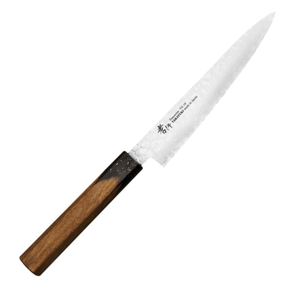 Sakai Takayuki Urushi VG-10 Kokushin Nóż uniwersalny 15 cm Sakai Takayuki Urushi VG-10 Kokushin Nóż uniwersalny 15 cm
Japoński nóż typu Petty łączy w sobie funkcję noża uniwersalnego i noża do obierania, dzięki czemu znajduje wiele zastosowań w codziennej pracy. Ponieważ posiada stosunkowo szeroką klingę, świetnie się sprawdza przy wykonywaniu takich zadań, jak krojenie warzyw i serów, siekanie ziół czy usuwanie gniazd z owoców. Ostro zakończony nóż uniwersalny, którym można pracować nad deską, jest idealnym uzupełnieniem pełnowymiarowego noża szefa kuchni.
Dane techniczne:
Ostrze - rdzeń nierdzewna stal VG-10 okuta warstwami stali nierdzewnejRękojeść - ręcznie lakierowane drewno dębuTwardość - 60-61 HRCDługość całkowita - 28,0 cmDługość ostrza - 15,0 cmSzerokość klingi - 3,0 cmGrubość klingi - 1,8 mmSposób ostrzenia - szlif dwustronny symetrycznyWaga - ok. 81 g
