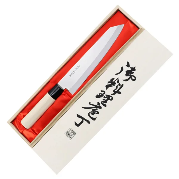 Satake Megumi Premium Nóż Bunka Szefa 20 cm Satake Megumi Nóż Bunka Szefa kuchni 20 cm w drewnianym pudełku
Najbardziej wszechstronny nóż kuchenny, przeznaczony do krojenia warzyw, owoców, mięsa i ryb. Zapakowany w tradycyjne drewniane opakowanie idealnie nadaję się na prezent dla każdego miłośnika gotowania. Ponieważ posiada ostry czubek, w razie potrzeby może także służyć do oddzielania mięsa od kości, porcjowania kurczaka czy filetowania mniejszych ryb. Ostrze o optymalnej długości pozwala kroić większe płaszczyzny i gwarantuje pełną kontrolę nad nożem. Dobrej jakości nóż szefa kuchni to niezbędne narzędzie w arsenale każdego kucharza.
Dane techniczne:
Ostrze - stal 420J2Rękojeść - drewno magnoliowe pierścień z tworzywaTwardość - 56 HRC +/- 1Długość całkowita - 32,9 cmDługość ostrza - 20 cmSzerokość klingi - 4,4 cmGrubość klingi - 1,7 mmSposób ostrzenia - szlif dwustronny symetrycznyWaga - ok. 120 g