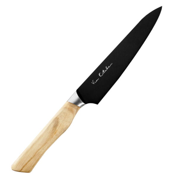 Satake Black Ash Nóż uniwersalny 13,5 cm Satake Black Ash Nóż uniwersalny 13,5 cm
Wszechstronny nóż kuchenny, który służy do krojenia produktów małej i średniej wielkości, a w razie potrzeby także do obierania warzyw i owoców. Doskonale sprawdza się podczas szatkowania czosnku, krojenia pomidorów lub dzielenia małych kanapek. Z powodzeniem zastępuje nóż szefa kuchni, w przypadku gdy długi nóż okazuje się nieporęczny.
Dane techniczne:
Ostrze - stal molibdenowo-wanadowaRękojeść - drewno jesionTwardość - 56-58 HRCDługość całkowita - 24,5 cmDługość ostrza - 13,5 cmSzerokość klingi - 2,8 cmGrubość klingi - 1,9 mmSposób ostrzenia - szlif dwustronny symetrycznyWaga - ok. 77 g