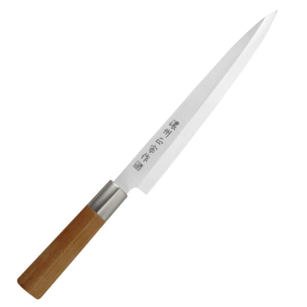 Satake Masamune Nóż Sashimi 20,5 cm Satake Masamune Nóż Sashimi 20,5 cm
Nóż do sashimi (Yanagi) to tradycyjny japoński nóż, który służy do krojenia świeżych filetów na niemal przezroczyste plastry. Znakomicie się sprawdza podczas przygotowywania sushi, rybnego carpaccio oraz innych potraw z bardzo delikatnych składników. Długie, wąskie i sztywne ostrze zapewnia drobiazgową precyzję, a jednostronny szlif – czyste cięcie. Nożem Yanagi najlepiej wykonywać jednostajny ruch w jednym kierunku: do siebie.
Dane techniczne:
Ostrze - stal molibdenowo-wanadowaRękojeść - drewno brzozaTwardość - 56-58 HRCDługość całkowita - 33,0 cmDługość ostrza - 20,5 cmSzerokość klingi - 3,0 cmGrubość klingi - 1,8 mmSposób ostrzenia - szlif jednostronny praworęcznyWaga - ok. 79 g