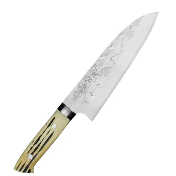 Takeshi SRS-13 Róg Jeleni Nóż Santoku 18cm Takeshi SRS-13 Róg Jeleni Nóż Santoku 18cm
Japoński nóż kuchenny, przeznaczony do krojenia warzyw, mięsa i ryb. Główną cechą noży Santoku jest obniżony czubek, który znacznie ułatwia szatkowanie, oraz szeroką klingę, na którą można zgarnąć pokrojone produkty, żeby je przenieść do salaterki lub na patelnię. Doskonale się sprawdza w każdych warunkach pracy w kuchni, ponieważ dzięki wysoko położonej rękojeści palce nie dotykają deski ani jedzenia.
Dane techniczne:
Ostrze - szybkotnąca stal proszkowa SRS-13Rękojeść - róg jeleniTwardość - 64 HRC +/- 1Długość całkowita - 30,0 cmDługość ostrza - 18,0 cmSzerokość klingi - 4,8 cmGrubość klingi - ok. 2,0 mmSposób ostrzenia - szlif dwustronny symetrycznyWaga - ok. 210 g