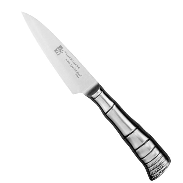 Tamahagane Bamboo VG-5 Nóż do obierania 9 cm Tamahagane Bamboo VG-5 Nóż do obierania 9 cm
Poręczny nóż kuchenny, idealny do obróbki mniejszych powierzchni. Krótkie i cienkie ostrze pozwala na łatwe manewrowanie, a zaostrzony czubek noża do obierania pomaga w wykrawaniu niechcianych miejsc w owocach i warzywach.
Dane techniczne:
Ostrze - rdzeń VG-5 okuty stalą nierdzewną SUS410Rękojeść - stal nierdzewna bamboo designeTwardość - 61 HRC +/- 1Długość całkowita - 21,2 cmDługość ostrza - 9,0 cmSzerokość klingi - 2,6 cmGrubość klingi - 1,7 mmSposób ostrzenia - szlif dwustronny symetrycznyWaga - ok. 97 g
