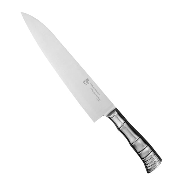 Tamahagane Bamboo VG-5 Nóż szefa kuchni 24cm Tamahagane Bamboo VG-5 Nóż szefa kuchni 24cm
Najbardziej wszechstronny nóż kuchenny, przeznaczony do cięcia, krojenia, szatkowania i plastrowania rozmaitych produktów. Nóż szefa kuchni jest wystarczająco długi, aby można było nim kroić naprawdę duże płaszczyzny, i odpowiednio wyprofilowany, aby zagwarantować użytkownikowi komfort i swobodę ruchów.
Dane techniczne:
Ostrze - rdzeń VG-5 okuty stalą nierdzewną SUS410Rękojeść - stal nierdzewna bamboo designeTwardość - 61 HRC +/- 1Długość całkowita - 36,7 cmDługość ostrza - 24,0 cmSzerokość klingi - 5,0 cmGrubość klingi - 2,1 mmSposób ostrzenia - szlif dwustronny symetrycznyWaga - ok. 224 g