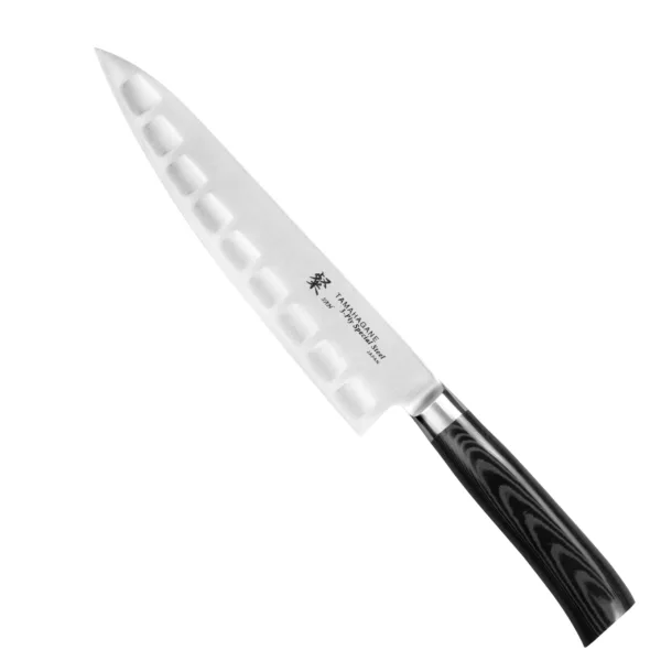 Tamahagane SAN Black VG-5 Nóż Szefa żłobiony 21cm Tamahagane SAN Black VG-5 Nóż Szefa żłobiony 21 cm
Najbardziej wszechstronny nóż kuchenny, przeznaczony do cięcia, krojenia, szatkowania i plastrowania rozmaitych produktów. Nóż szefa kuchni jest wystarczająco długi, aby można było nim kroić naprawdę duże płaszczyzny, i odpowiednio wyprofilowany, aby zagwarantować użytkownikowi komfort i swobodę ruchów.
Dane techniczne:
Ostrze - rdzeń VG-5 okuty stalą nierdzewną SUS410Rękojeść - czarna micartaTwardość - 61 HRC +/- 1Długość całkowita - 34,0 cmDługość ostrza - 21,0 cmSzerokość klingi - 4,5 cmGrubość klingi - 1,9 mmSposób ostrzenia - szlif dwustronny symetrycznyWaga - ok. 178 g