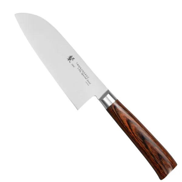 Tamahagane SAN Brown VG-5 Nóż Santoku 12cm Tamahagane SAN Brown VG-5 Nóż Santoku 12 cm
Japoński nóż o wszechstronnym zastosowaniu, przeznaczony głównie do mięsa, warzyw i ryb. Ponieważ posiada cienkie ostrze,znakomicie się też sprawdzi przy krojeniu chleba, plastrowaniu owoców czy siekaniu ziół. Duża klinga ułatwia przenoszenie pokrojonych produktów do salaterki lub na patelnię.
Dane techniczne:
Ostrze - rdzeń VG-5 okuty stalą nierdzewną SUS410Rękojeść - brązowa pakka woodTwardość - 61 HRC +/- 1Długość całkowita - 24,0 cmDługość ostrza - 12,0 cmSzerokość klingi - 3,9 cmGrubość klingi - 2,0 mmSposób ostrzenia - szlif dwustronny symetrycznyWaga - ok. 94 g