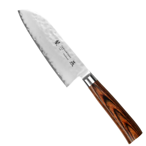 Tamahagane Tsubame Brown VG-5 Nóż Santoku 12cm Tamahagane Tsubame Brown VG-5 Nóż Santoku 12 cm
Japoński nóż o wszechstronnym zastosowaniu, przeznaczony głównie do mięsa, warzyw i ryb. Ponieważ posiada cienkie ostrze,znakomicie się też sprawdzi przy krojeniu chleba, plastrowaniu owoców czy siekaniu ziół. Duża klinga ułatwia przenoszenie pokrojonych produktów do salaterki lub na patelnię.
Dane techniczne:
Ostrze - rdzeń VG-5 okuty stalą nierdzewną SUS410Rękojeść - brązowa pakka woodTwardość - 61 HRC +/- 1Długość całkowita - 23,6 cmDługość ostrza - 12,0 cmSzerokość klingi - 4,0 cmGrubość klingi - 1,9 mmSposób ostrzenia - szlif dwustronny symetrycznyWaga - ok. 108 g