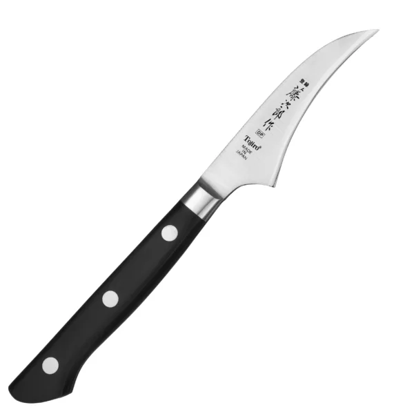 Tojiro Classic VG-10 Nóż do obierania 7cm Tojiro Classic VG-10 Nóż do obierania 7cm
Specjalistyczny nóż z zakrzywionym ostrzem, przeznaczony do obierania i krojenia okrągłych warzyw i owoców. Specyficzny kształt klingi gwarantuje pełną kontrolę nad nożem i ułatwia wykonywanie precyzyjnych nacięć, jak w dekoracyjnych różach z rzodkiewek czy tulipanach z pomidorów. To idealne narzędzie do szypułkowania truskawek, drylowania moreli i obróbki cytrusów.
Dane techniczne:
Ostrze - laminat 3 warstwowy - rdzeń z VG-10 Twardość - 60 HRC +/- 1Długość całkowita - 18,7 cmDługość ostrza - 7 cmSzerokość klingi - 2,4 cmGrubość klingi - ok. 1,9 mmWaga - ok. 50 g