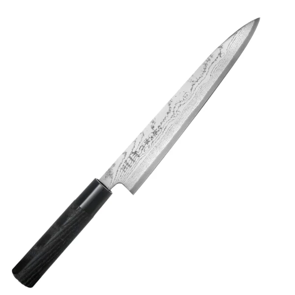 Tojiro Shippu Black VG-10 Nóż do porcjowania 21 cm Nóż kuchenny do porcjowania 21 cm Tojiro Shippu Black 
Nóż kuchenny przeznaczony do porcjowania i plastrowania mięs, np. drobiu, pieczeni czy szynki – po ugotowaniu lub upieczeniu produktu. Specjalne ostrze, które jest znacznie węższe i cieńsze niż w zwykłych nożach, pozwala ciąć przez całą płaszczyznę płynnie i precyzyjnie, podczas gdy grubszy nóż często się klinuje i szarpie mięso.
Dane techniczne:
Ostrze - stal 63 warstwowa rdzeń VG-10 Twardość - 60 HRC +/- 1Długość całkowita - 35 cmDługość ostrza - 21 cmSzerokość klingi - 3,5 cmGrubość klingi - ok. 2,5 mmWaga - ok. 105 g