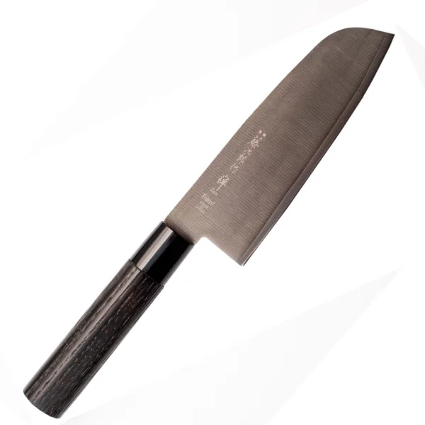 Tojiro Zen Black VG-10 Nóż Santoku 16,5cm Nóż kuchenny Santoku 16,5 cm Tojiro Zen Black
Japoński nóż o wszechstronnym zastosowaniu, przeznaczony głównie do mięsa, warzyw i ryb. Ponieważ posiada cienkie ostrze,znakomicie się też sprawdzi przy krojeniu chleba, plastrowaniu owoców czy siekaniu ziół. Duża klinga ułatwia przenoszenie pokrojonych produktów do salaterki lub na patelnię. Tradycyjna rękojeść w stylu japońskim jest bardzo lekka i świetnie dopasowana do kształtu dłoni.
Dane techniczne:
Ostrze - laminat 3 warstwowy - rdzeń z VG-10Twardość - 60 HRC +/- 1Długość całkowita - 30 cmDługość ostrza - 16,5 cmSzerokość klingi - 5 cmGrubość klingi - ok. 2,4 mmWaga - ok. 115 g 