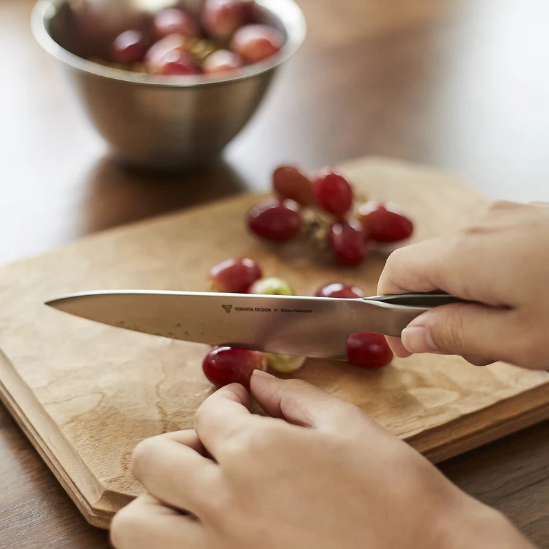 Shizu Hamono Round-Bar Japoński nóż petty 13cm AUS-8 5 Shizu Hamono Round-Bar Japoński nóż petty 13cm AUS-8 – uniwersalny – 90 – SHARPI – zdjęcie 5