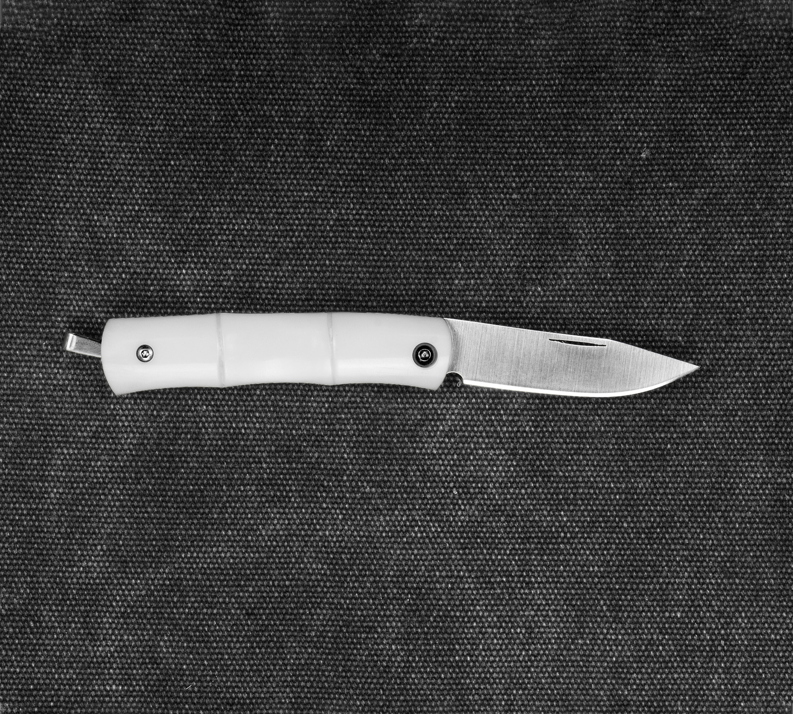 Mcusta Neckknife Bamboo Corian AUS-8A 5,5 cm 3 5 cm
