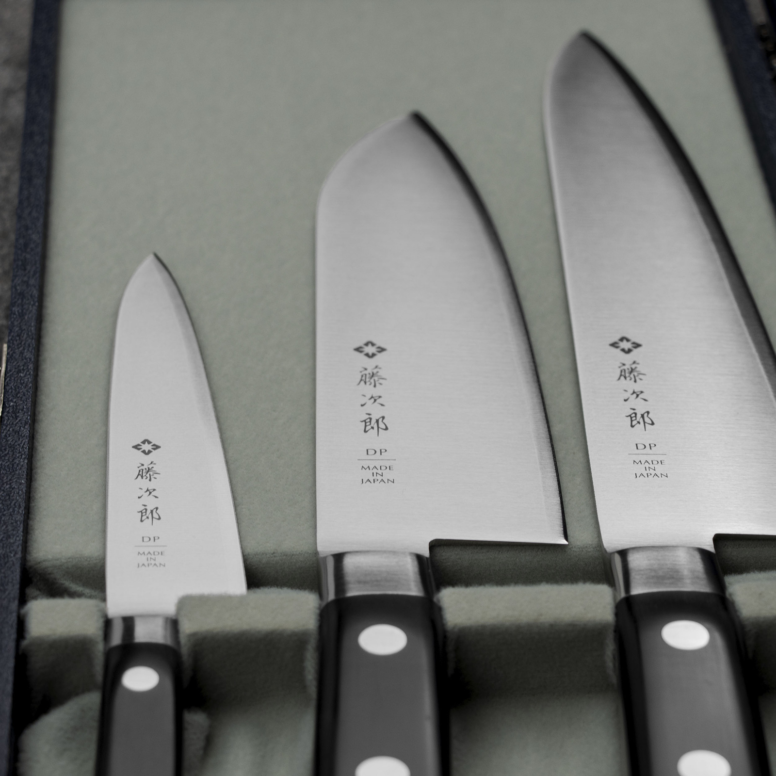 Tojiro DP3 Zestaw Nóż Szefa kuchni 21 cm + Santoku 17 cm + Uniwersalny 12 cm 3 DP-GIFTSET-D