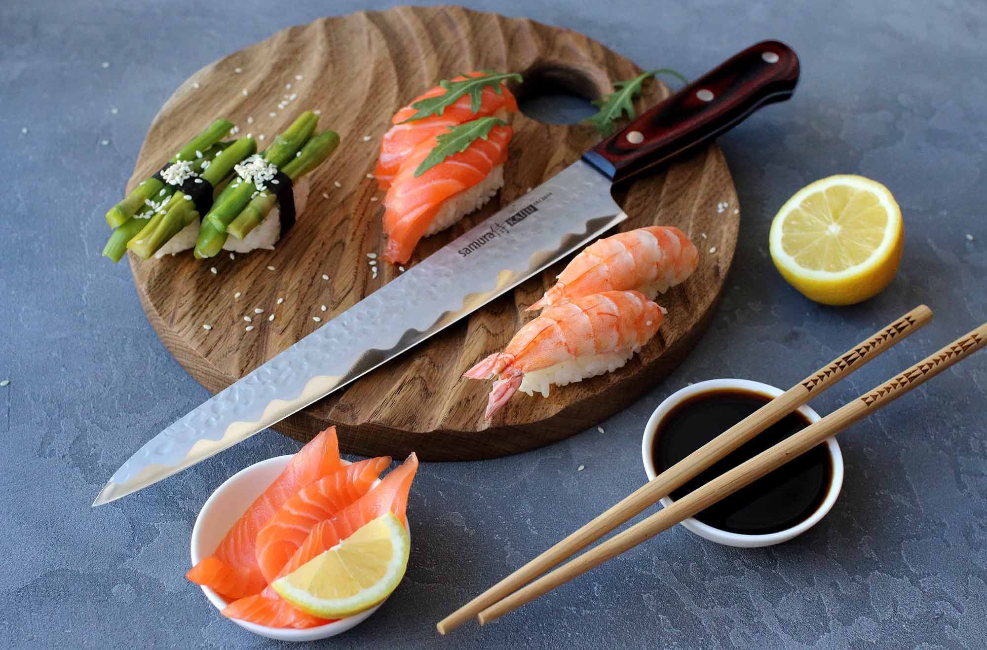 Samura KAIJU Yanagiba knife 9.4 sashimi i bułek. Dzięki ostrzu o średnicy 240 mm idealnie nadaje się do tworzenia cienkich