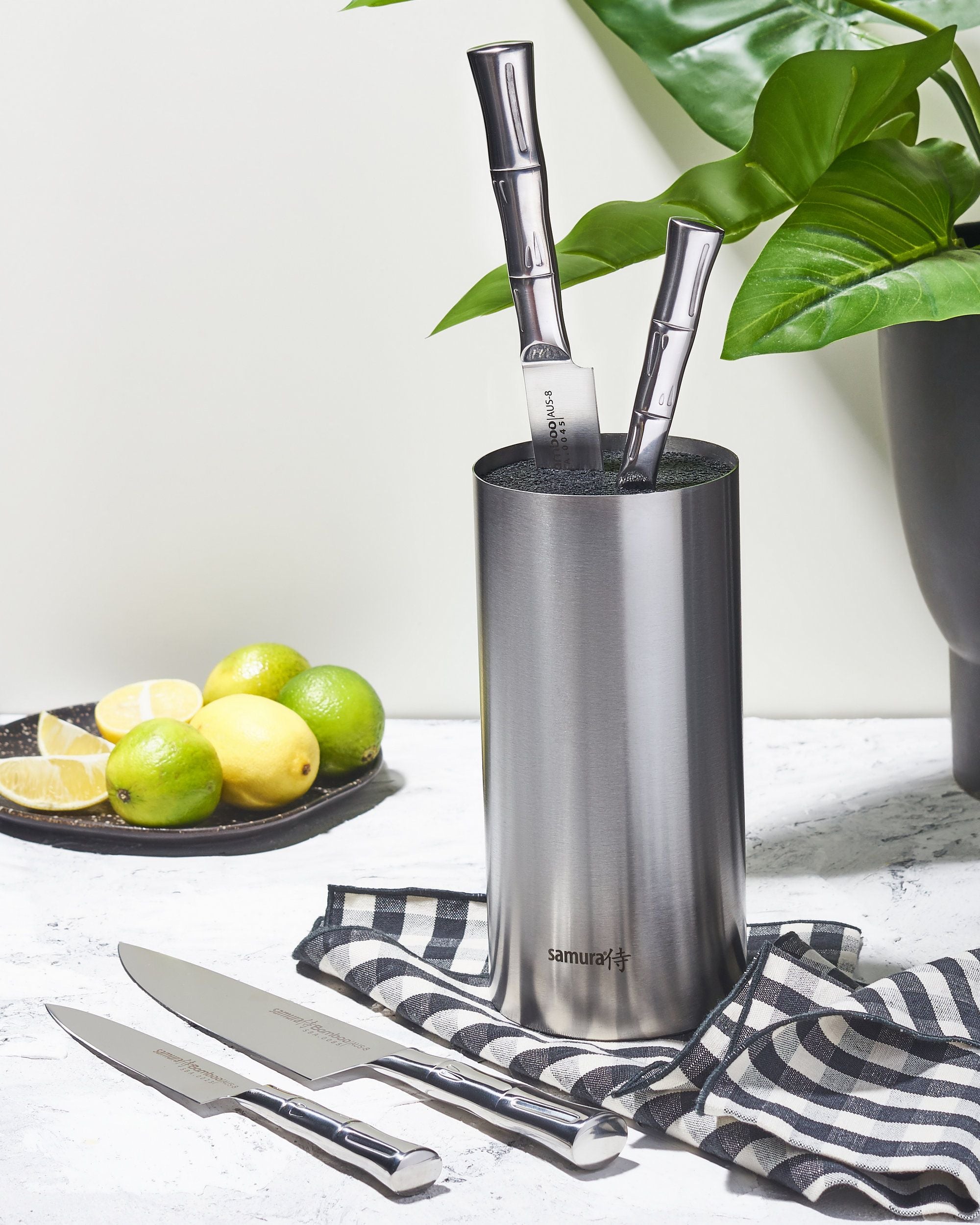 Samura BAMBOO Knife block set with 4 kitchen knives: Paring knife, Utility knife, Slicing knife, Chef’s knife, brush block 3 higienę i elegancki wygląd. Zestaw zawiera cztery niezbędne noże wraz ze stylowym stojakiem