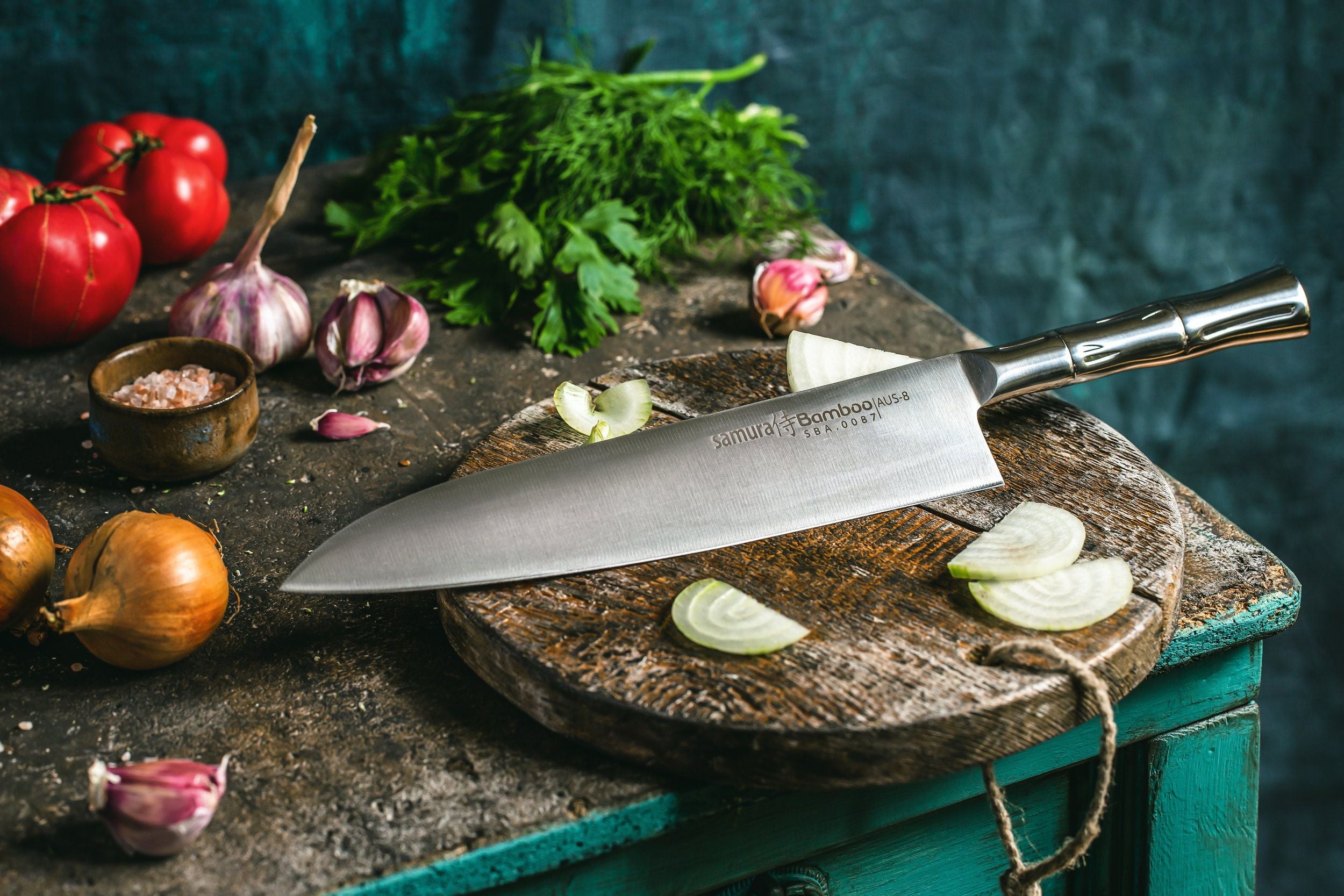 Samura BAMBOO Grand Chef's knife, 9.4 krojenia i krojenia w kostkę różnych składników.