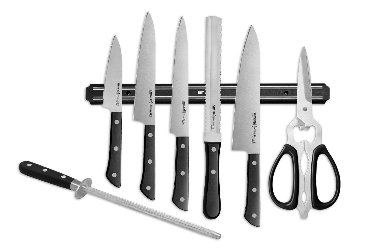 Samura HARAKIRI SUPER Set of 5 kitchen knives, black: Chef's knife, Two-sided saw knife, Slicing knife, Utility knife, Paring knife, magnetic holder, honing rod, kitchen scissors 1 Zestaw noży Samura Harakiri (8 szt.) to kompletne rozwiązanie kuchenne zaprojektowane z myślą o szerokiej gamie codziennych zadań związanych z gotowaniem. Ten wielofunkcyjny zestaw zawiera pięć noży