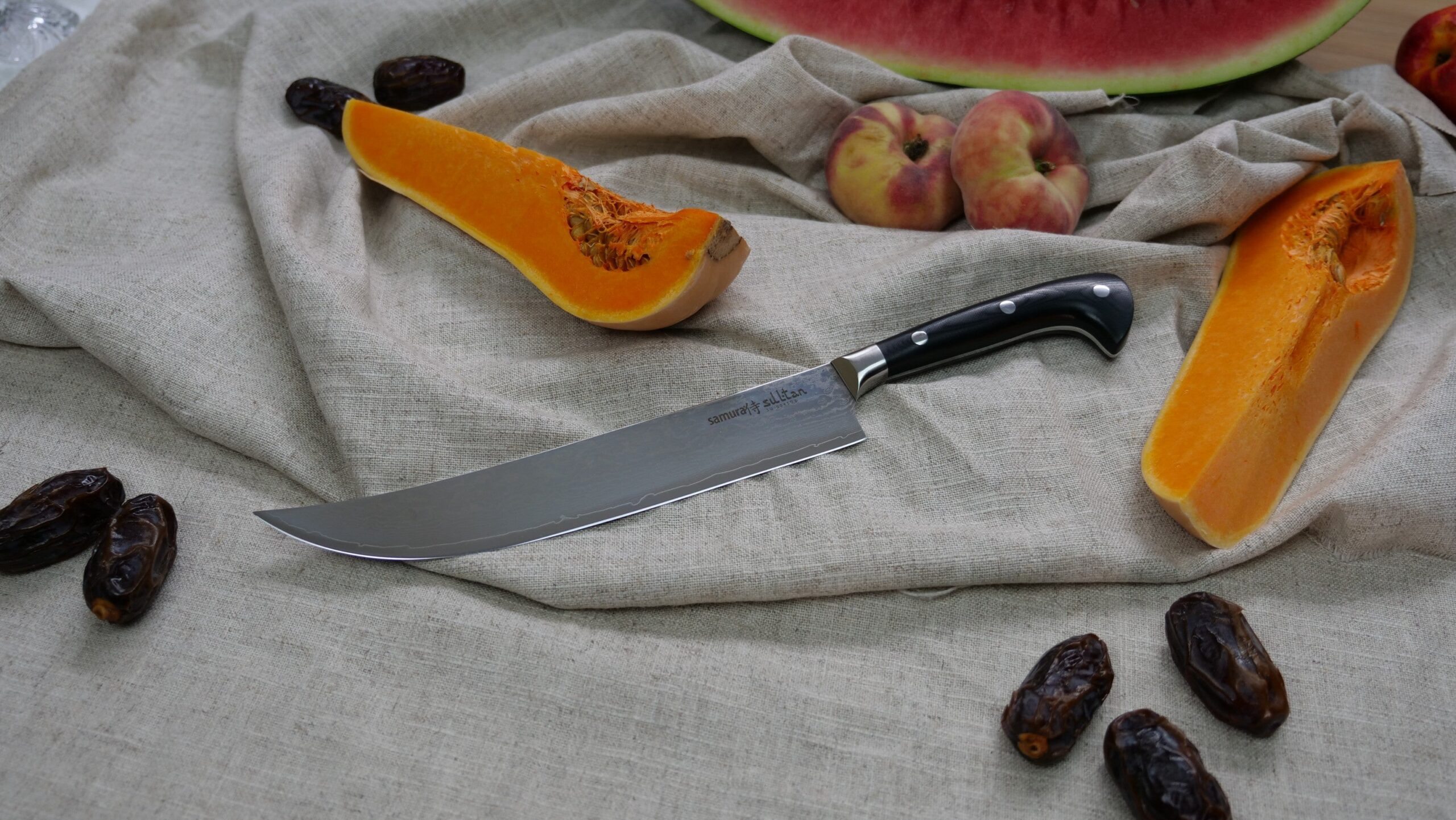 Samura SULTAN Slicer Pichak Long 8.3 łączy w sobie charakterystyczny design z praktyczną funkcjonalnością.