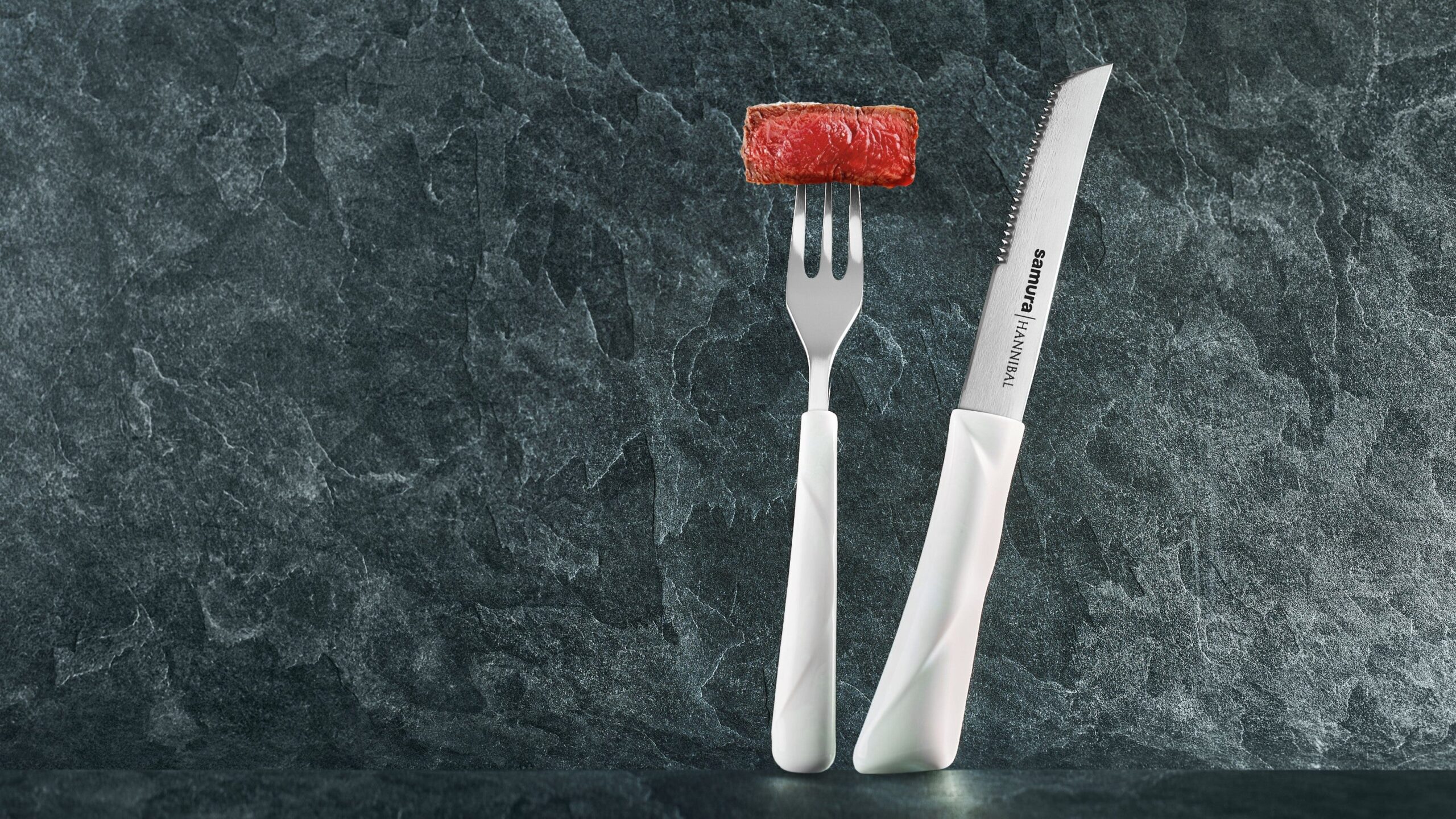 Samura HANNIBAL Steak knife and fork Set for 4 persons, white handle. 3 zapewniając czyste i gładkie cięcie bez rozdzierania.